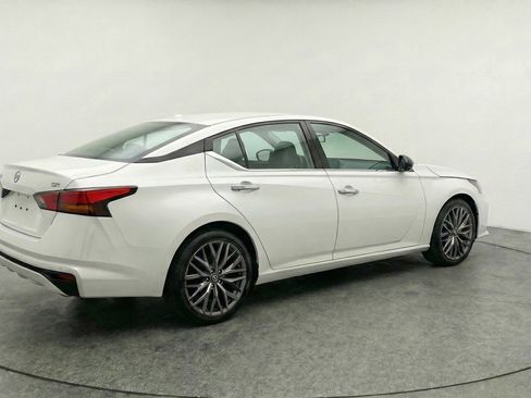 Used 2025 Nissan Altima 2.5 SV image 9