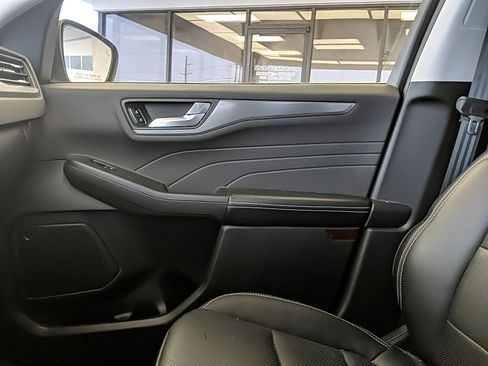 Certified 2022 Ford Escape Titanium w/ Class II Trailer Tow Package image 22