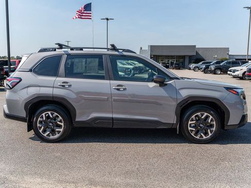 Used 2025 Subaru Forester Premium w/ Convenience Package #1 image 9