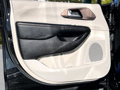 Used 2017 Chrysler Pacifica LX w/ Tire & Wheel Group image 22