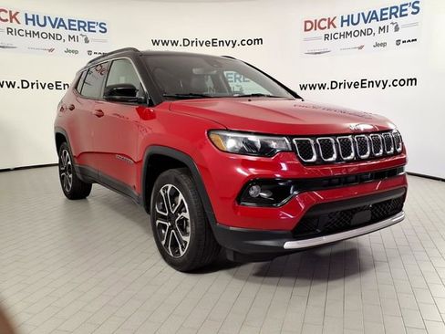 Used 2023 Jeep Compass Limited AWD/4WD image 3