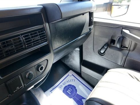 Used 2016 GMC Savana 3500 Extended image 6