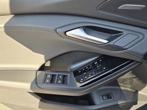 Used 2025 Audi Q6 e-tron Premium Plus w/ Premium Plus image 18