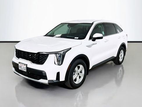 Certified 2024 Kia Sorento LX image 3
