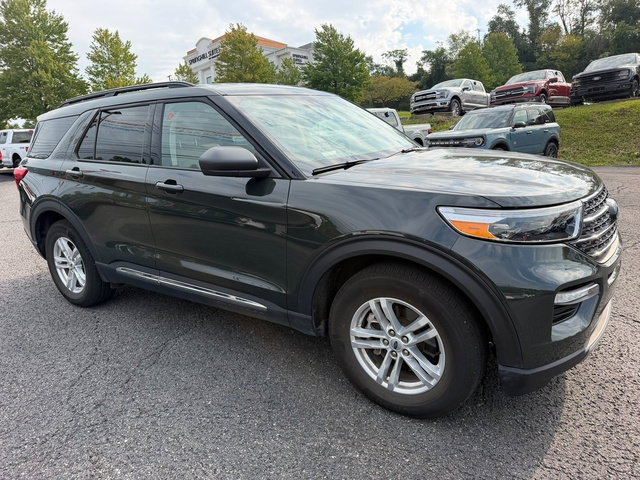 Used 2023 Ford Explorer XLT w/ Equipment Group 202A AWD/4WD image 8