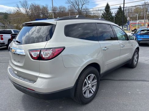 Used 2017 Chevrolet Traverse LT AWD/4WD image 5