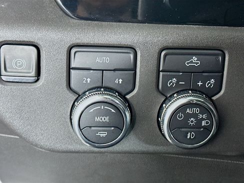 Used 2024 GMC Sierra 1500 Elevation image 17