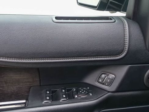 Used 2019 Ford Expedition Limited w/ Equipment Group 302A AWD/4WD image 18