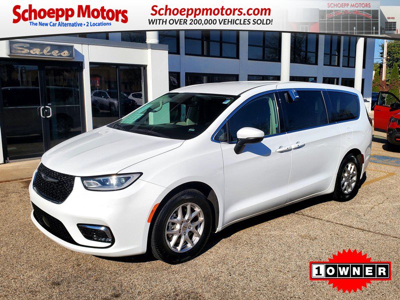 Used 2023 Chrysler Pacifica Touring-L FWD image 1