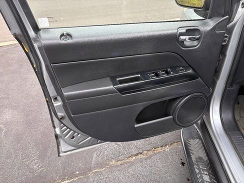 Used 2014 Jeep Compass Sport w/ Power Value Group image 17