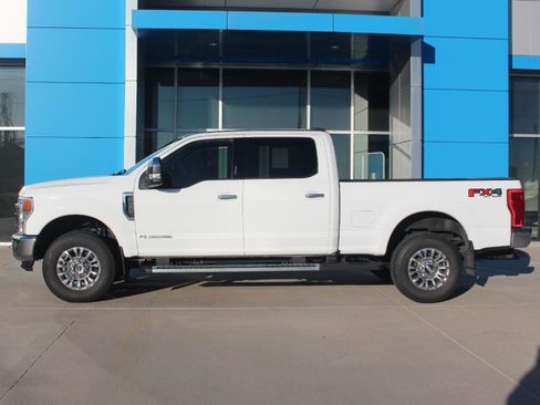 Used 2022 Ford F250 Lariat w/ Chrome Package AWD/4WD image 2