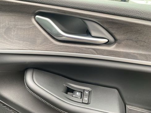 New 2025 Jeep Grand Cherokee L Limited w/ Black Appearance Package image 13