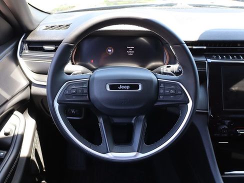 Used 2024 Jeep Grand Cherokee Altitude AWD/4WD image 17