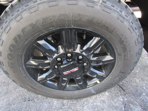 New 2026 GMC Sierra 2500 AT4 w/ AT4 Premium Plus Package image 7