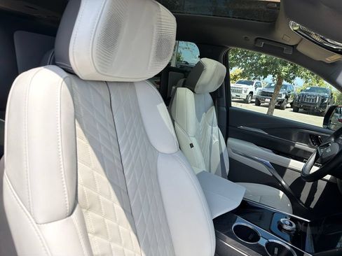 Used 2025 Cadillac Escalade IQ Luxury 1 w/ Smart Trailering package AWD/4WD image 37