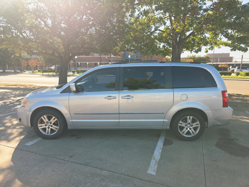 Used 2010 Dodge Grand Caravan SXT FWD image 24