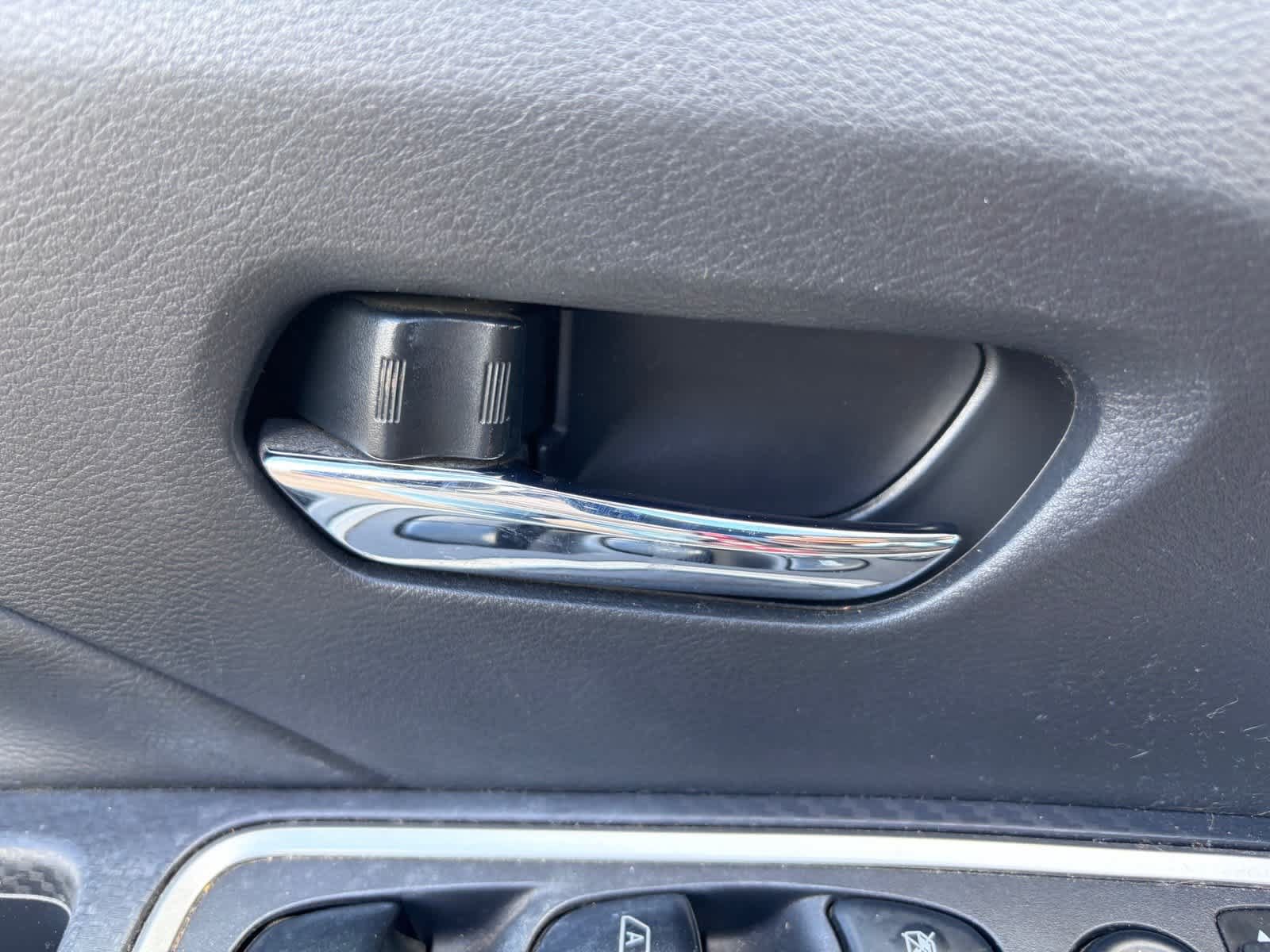 Used 2020 Nissan Versa SR w/ Convenience Package FWD image 16