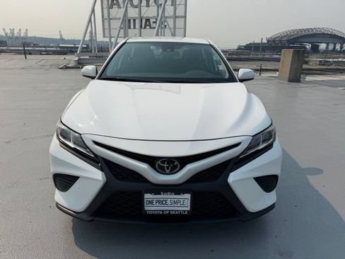 Used 2020 Toyota Camry SE FWD image 8