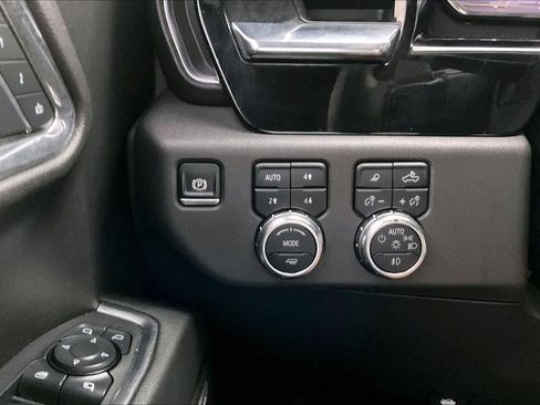 Certified 2024 GMC Sierra 1500 SLT AWD/4WD image 32