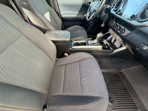 Used 2018 Toyota Tacoma SR5 image 32