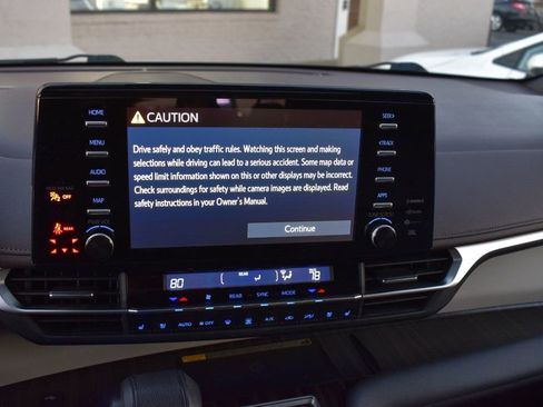 Used 2022 Toyota Sienna Platinum image 30