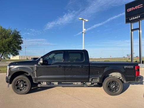 Used 2024 Ford F250 XLT w/ Black Appearance Package image 2