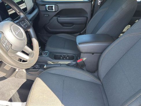 Used 2025 Jeep Gladiator Sport AWD/4WD image 13
