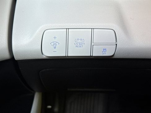 Used 2025 Hyundai Elantra Limited FWD image 36
