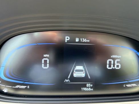 Used 2025 Hyundai Venue SEL FWD image 17