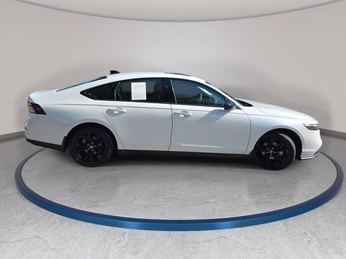 Used 2025 Honda Accord SE image 4