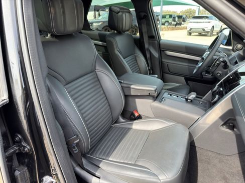 Certified 2024 Land Rover Discovery Dynamic SE image 18