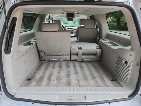 Used 2014 Chevrolet Suburban LT w/ Luxury Package RWD image 34