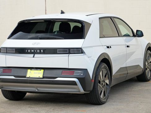 Used 2025 Hyundai Ioniq 5 SE RWD image 47