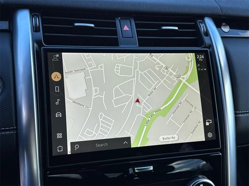 Used 2023 Land Rover Discovery Metropolitan Edition image 24