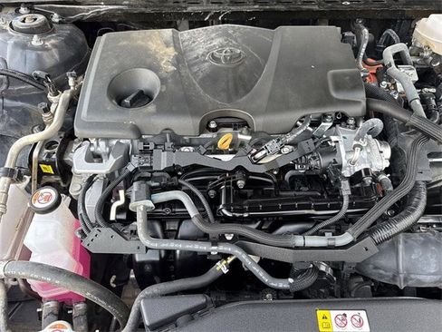 Used 2025 Toyota Camry SE image 34