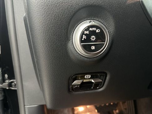 Used 2025 Mercedes-Benz C 300 Sedan image 17