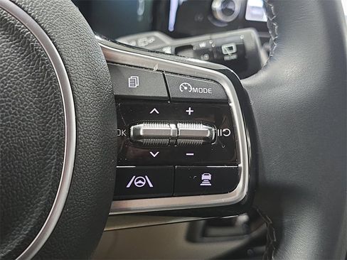 Used 2023 Kia Sorento SX image 18