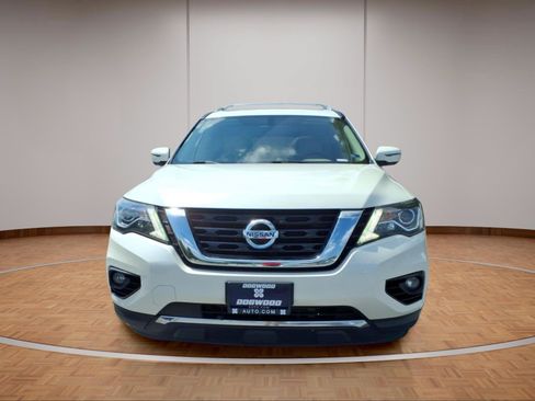 Used 2018 Nissan Pathfinder Platinum AWD/4WD image 2