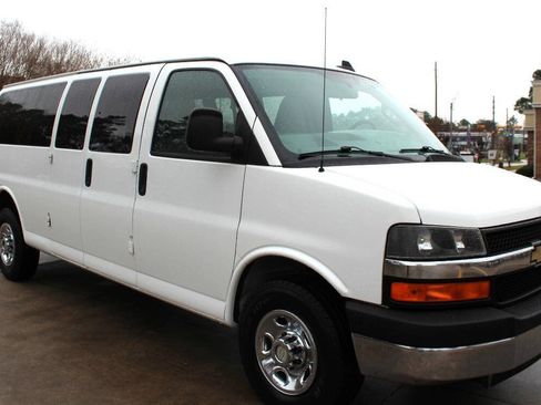 Used 2016 Chevrolet Express 3500 LT w/ LT Preferred Equipment Group image 4