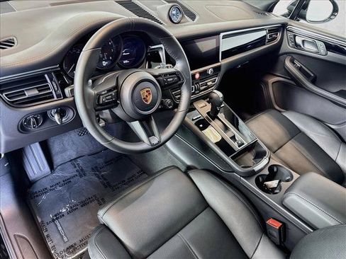 Certified 2026 Porsche Macan AWD/4WD image 4