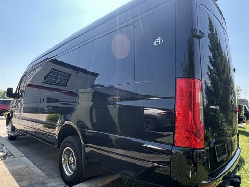 Used 2021 Mercedes-Benz Sprinter 3500 w/ Comfort Plus Package image 7