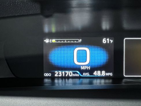 Used 2021 Toyota Prius LE image 11