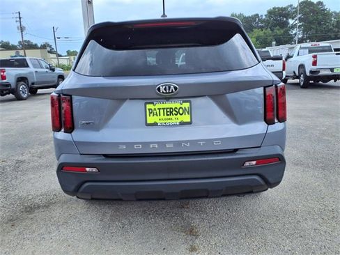 Used 2021 Kia Sorento LX image 3