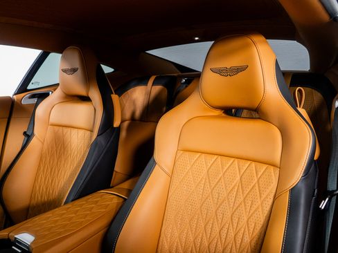 Used 2025 Aston Martin DB12 Coupe image 3