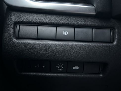 Used 2025 Nissan Rogue SV image 16