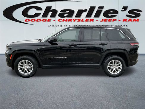 Used 2023 Jeep Grand Cherokee Laredo AWD/4WD image 1