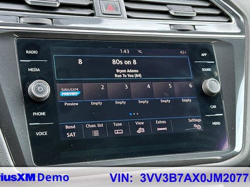 Used 2018 Volkswagen Tiguan SE image 34