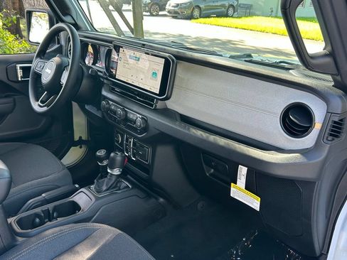 Used 2025 Jeep Wrangler Unlimited Sport AWD/4WD image 27