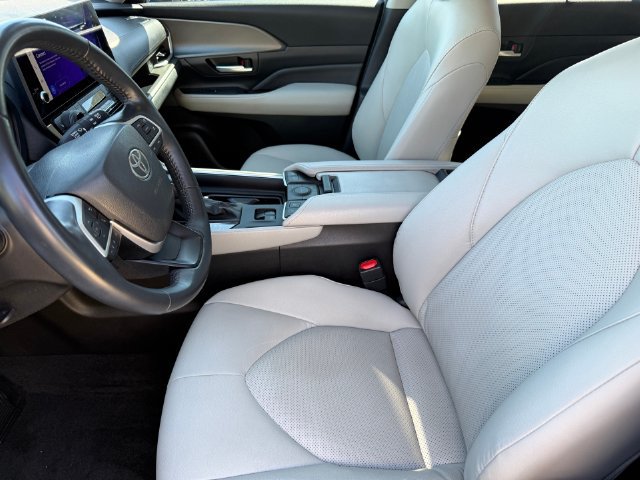Used 2024 Toyota Grand Highlander AWD image 13