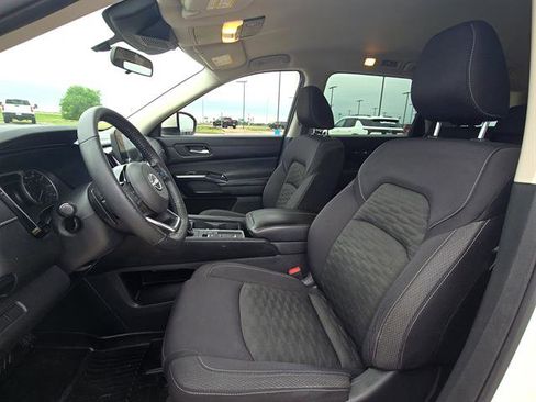 Used 2022 Nissan Pathfinder SV FWD image 11